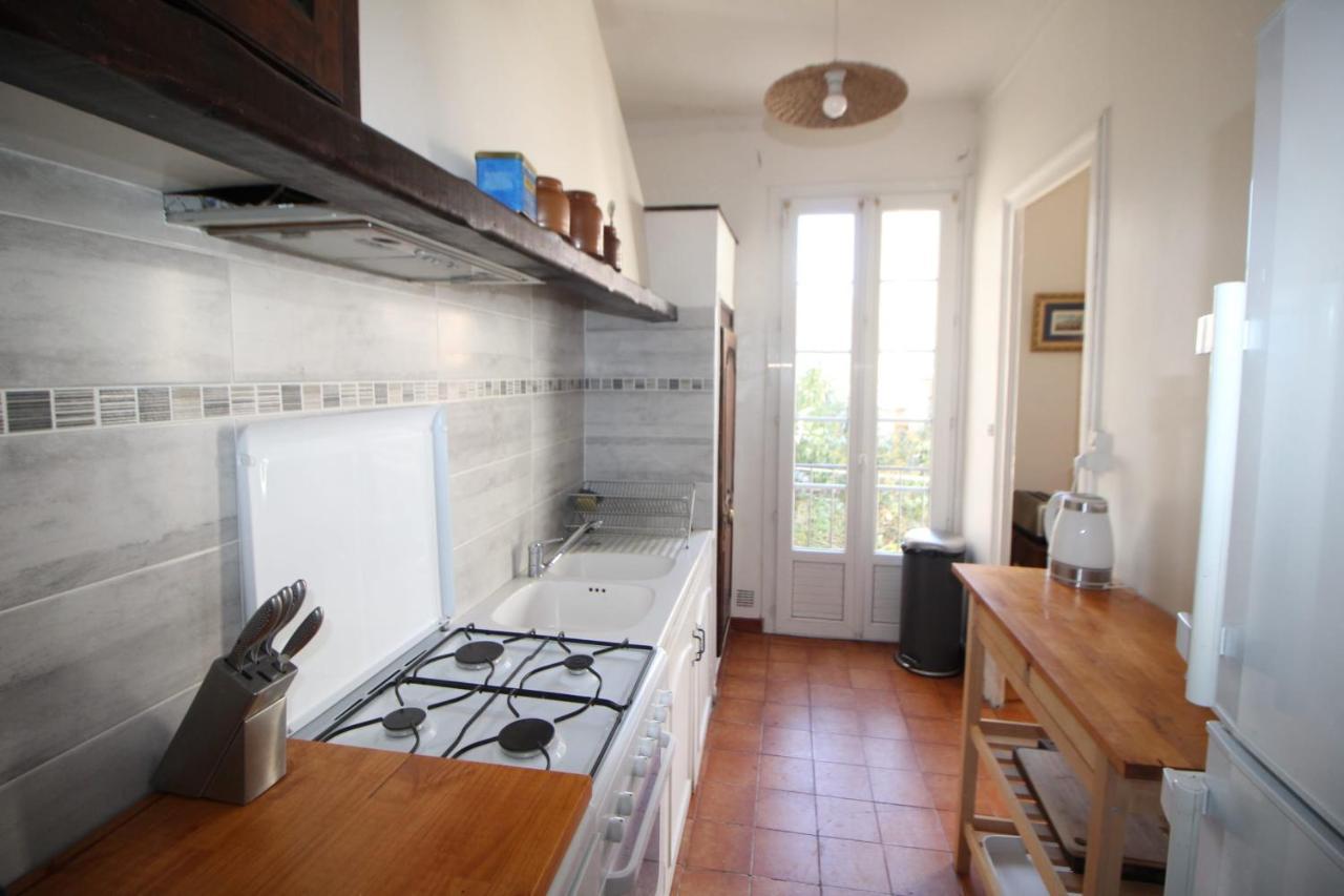 Roussy Nimes Romaine Buitenkant foto